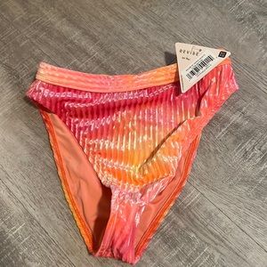 NWT Dippin Daisy Revibe Ultra Bottom Size SMALL